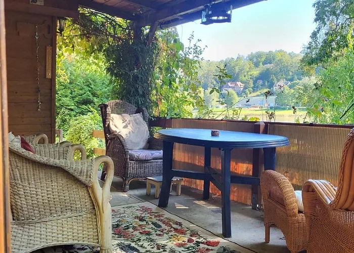 Romantische Gartenlaube Mit Blick Auf Die Elbe