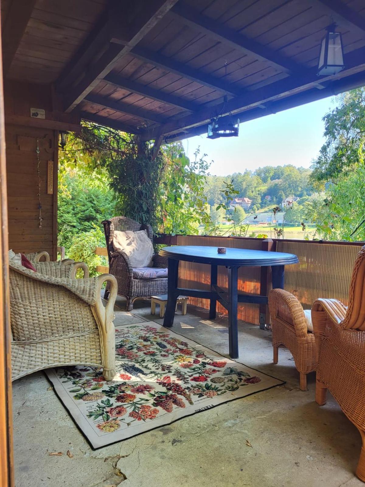 Apartment Romantische Gartenlaube Mit Blick Auf Elbe *